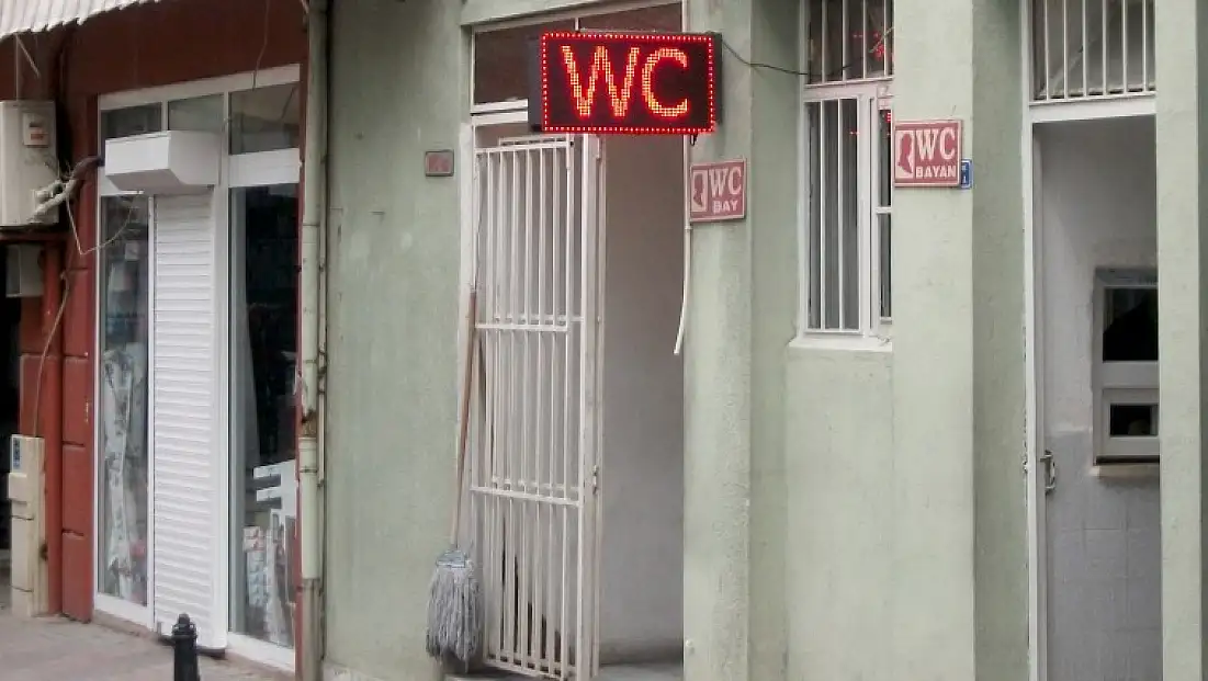 Karamürsel’de esnaflar ve vatandaşlar çarşı tuvaletinin denetlenmesini istiyor