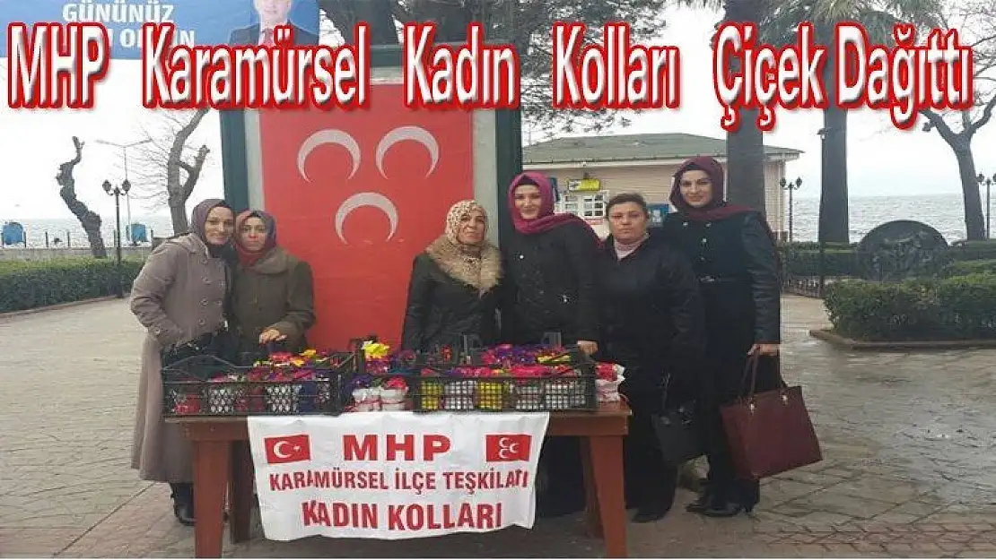 MHP Karamürsel Kadın Kolları Çiçek Dağıttı