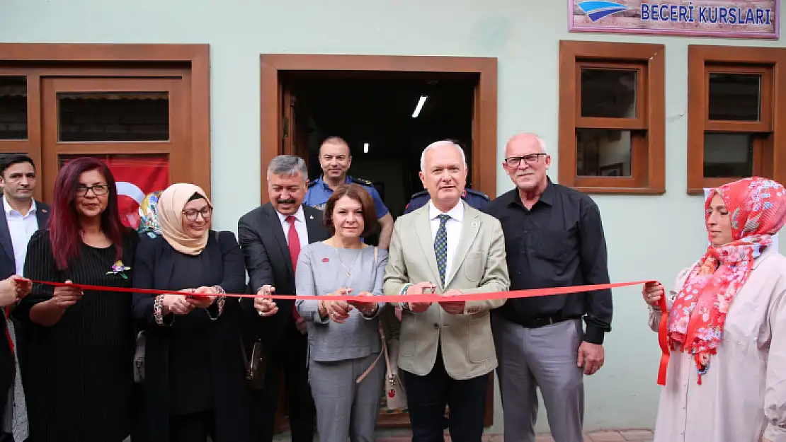 Çalık, Karmek Ereğli Kursiyerlerinin Yıl Sonu Sergisinin Açılışını Gerçekleştirdi