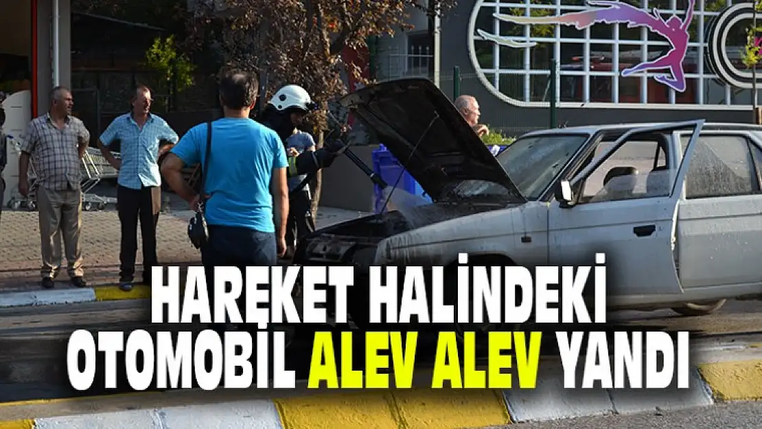 Karamürsel'de Hareket Halindeki Otomobil Alev Alev Yandı