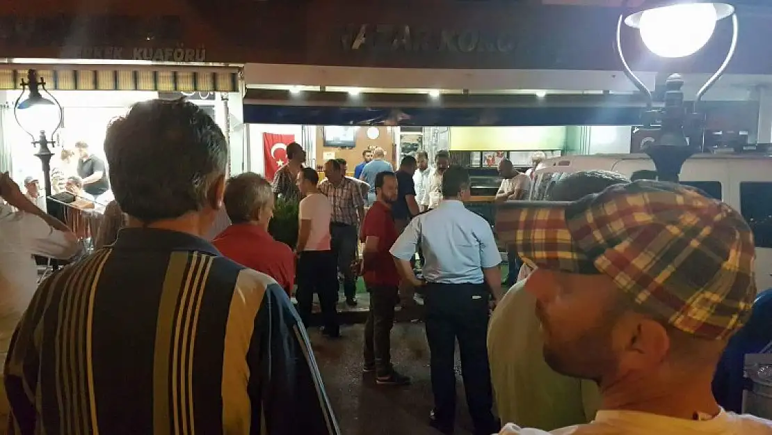 Cumhuriyet Caddesi karıştı 1 Yaralı