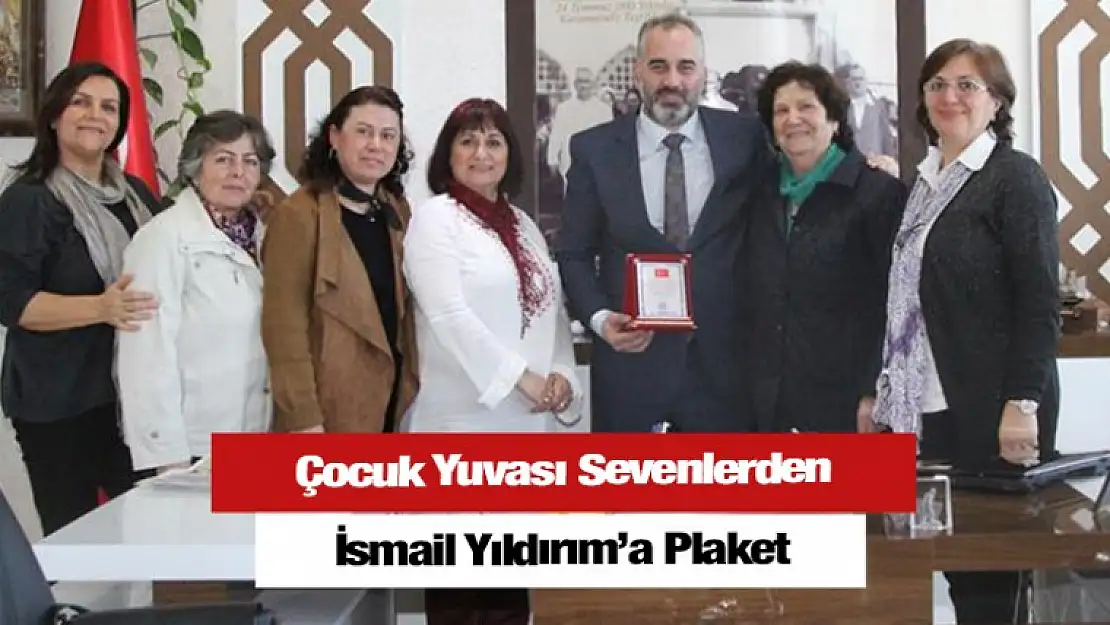 Çocuk Yuvası Sevenlerden Yıldırım'a Plaket