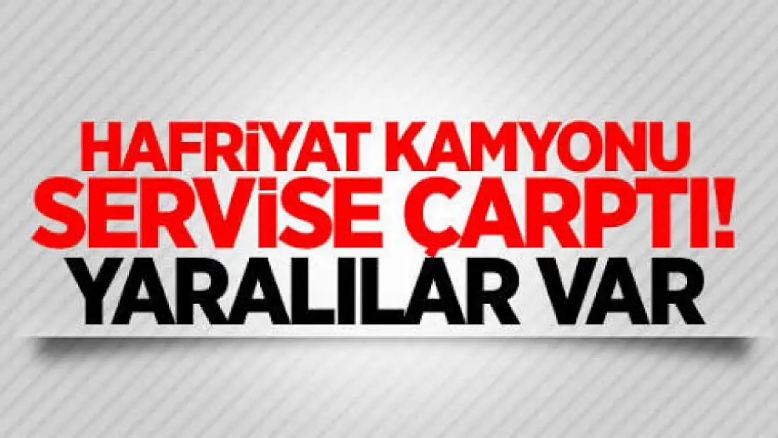 Kum kamyonu işçi servisine çarptı, çok sayıda yaralı var