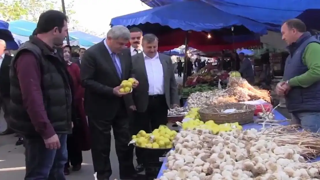 İbrahim Karaosmanoğlu Karamürsel Cuma Pazarını Gezdi