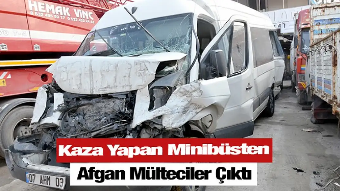 Kaza yapan minibüsten Afgan mülteciler çıktı