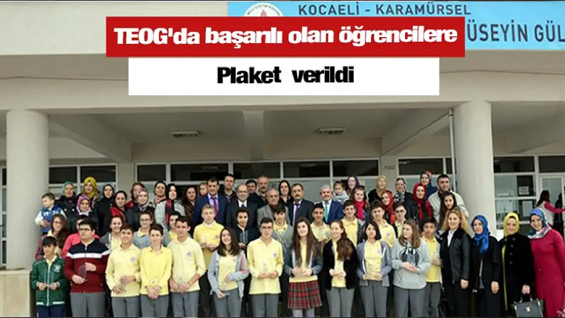 Başarılı öğrencilere plaket