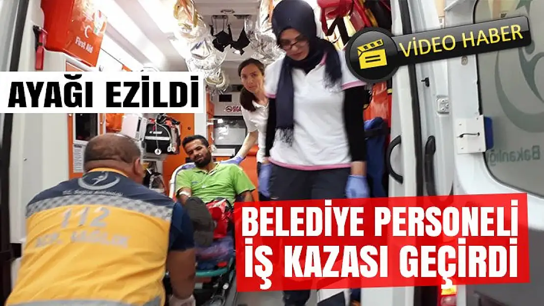 Çöp kamyonu ile taksi arasında kaldı