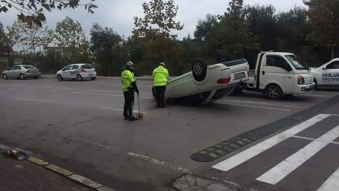 İki araca çarptı takla attı