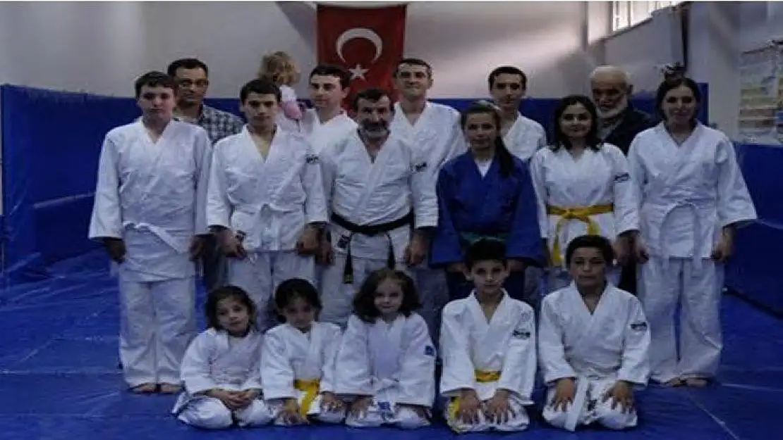 2015 Judo Kuşak İmtihanı Karamürsel Atatürk Spor Salonunda yapıldı.