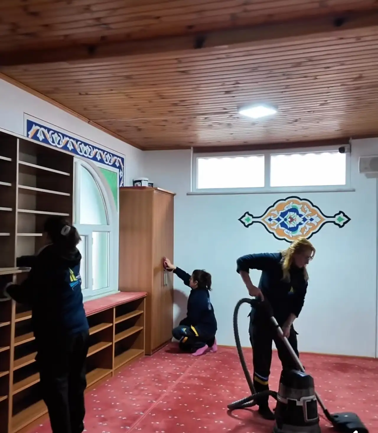 Karamürsel Belediyesi'nden Ramazan Öncesi Kapsamlı Cami Temizliği!