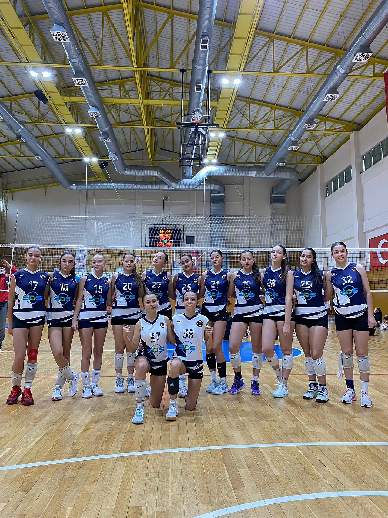 KARAMÜRSEL ALP SPOR ZİRVEYE KOŞUYOR