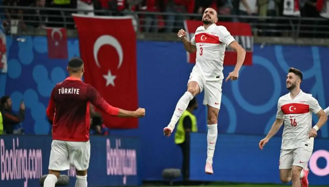 Karamürsel'in Gururu Merih Demiral'dan Rekor İmza!