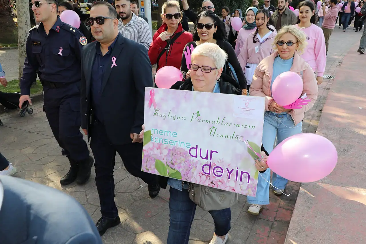 Karamürsel'de Meme Kanseri Farkındalık Yürüyüşü