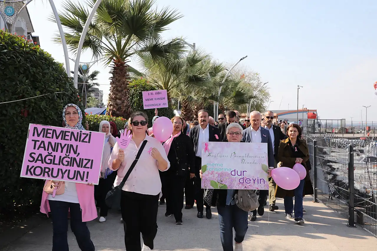 Karamürsel'de Meme Kanseri Farkındalık Yürüyüşü