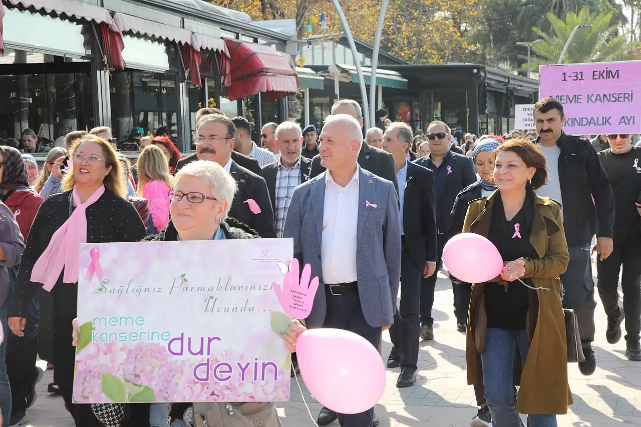Karamürsel'de Meme Kanseri Farkındalık Yürüyüşü