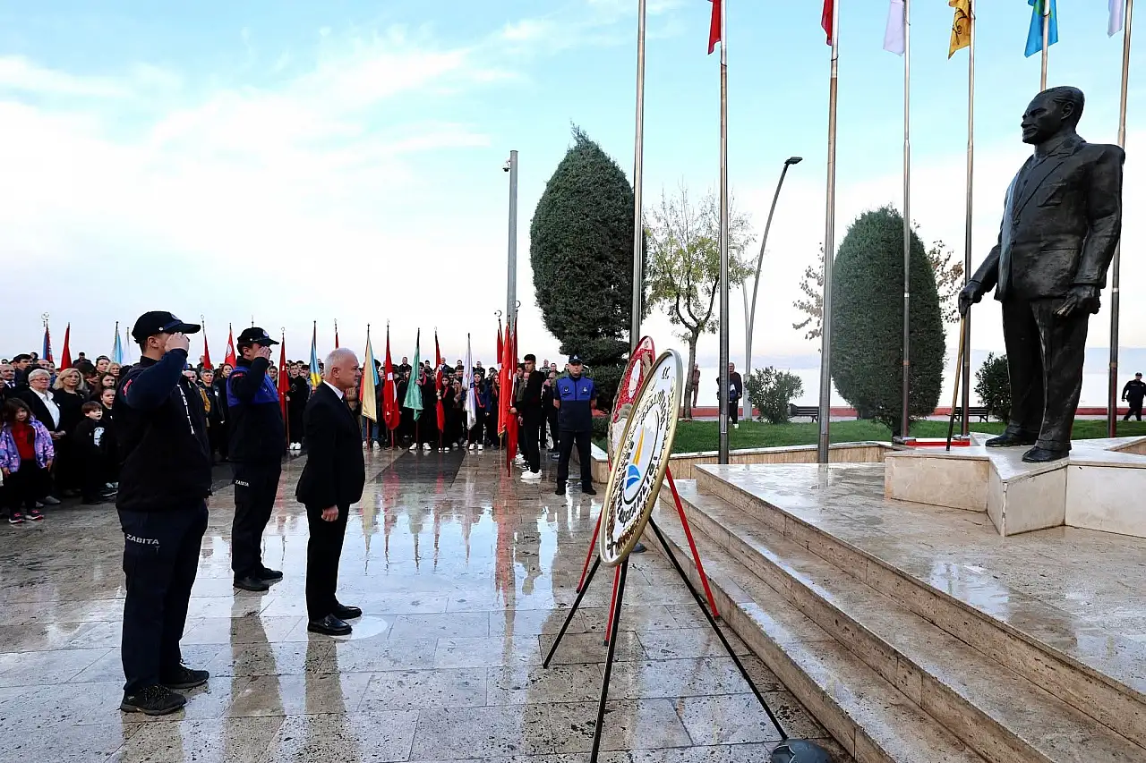 Atatürk Karamürsel'de Saygı, Minnet ve Özlemle…