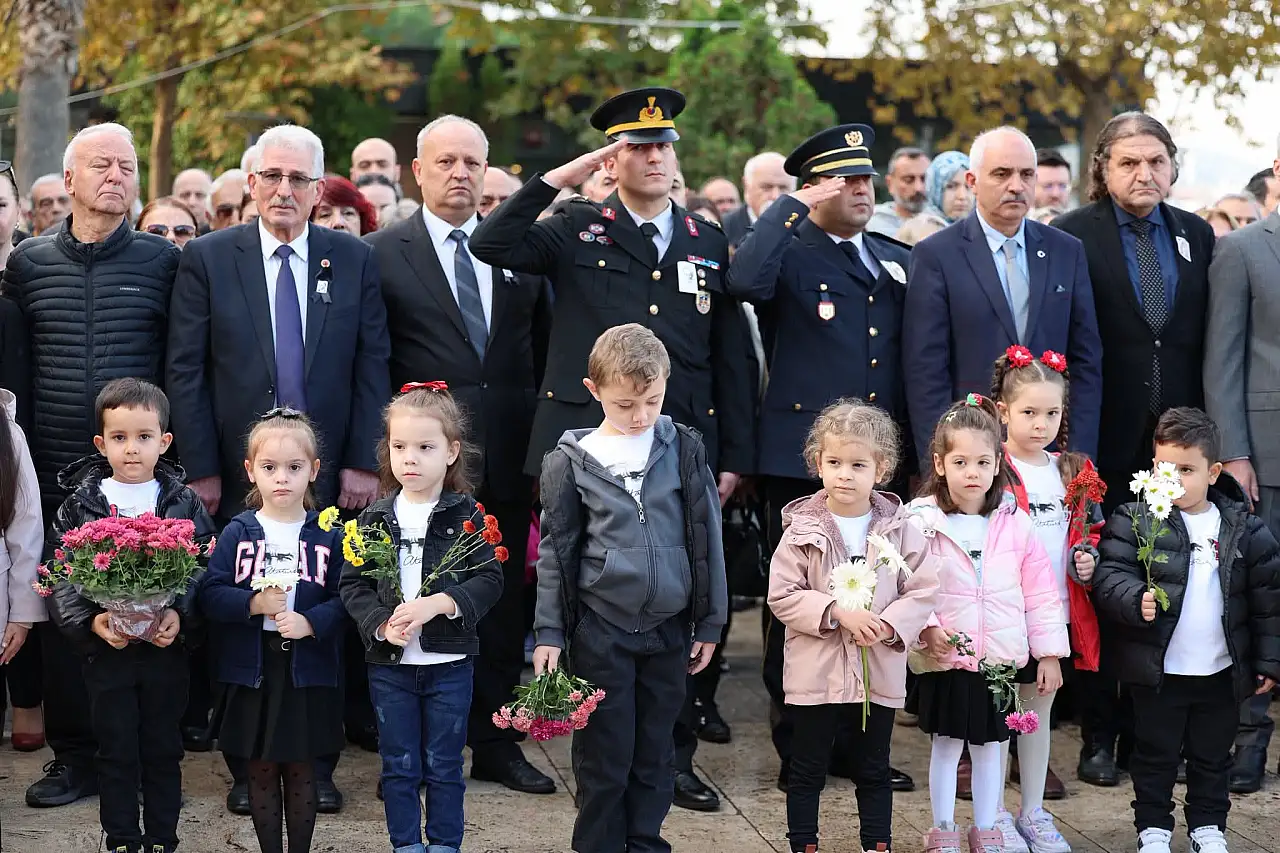 Atatürk Karamürsel'de Saygı, Minnet ve Özlemle…