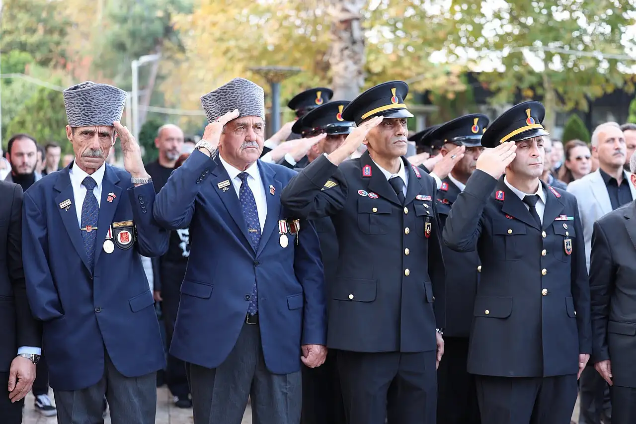 Atatürk Karamürsel'de Saygı, Minnet ve Özlemle…