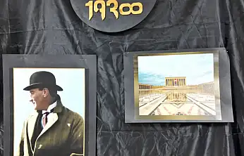 Atatürk'e Saygı Sergisi büyük ilgi gördü