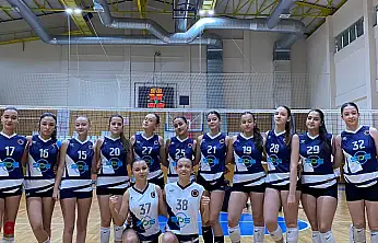 KARAMÜRSEL ALP SPOR ZİRVEYE KOŞUYOR