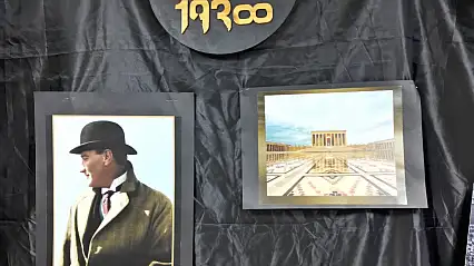 Atatürk'e Saygı Sergisi büyük ilgi gördü