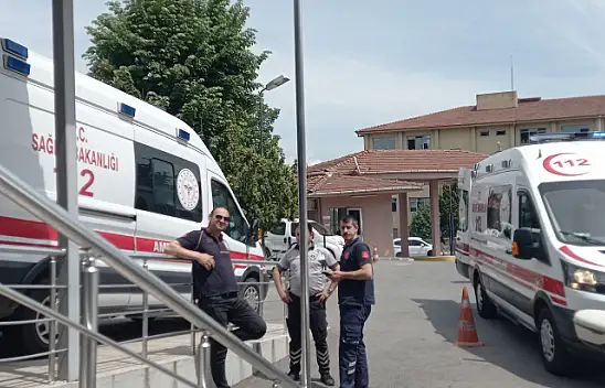 Çalıntı araba ile ters şeride girip kaçtılar!