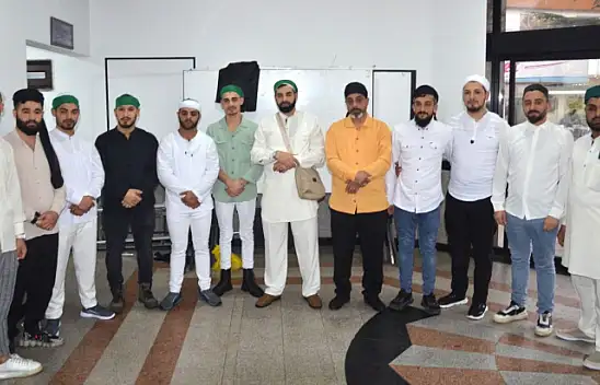 Karamürsel'de 15 Roman Vatandaş Umreye Uğurlandı