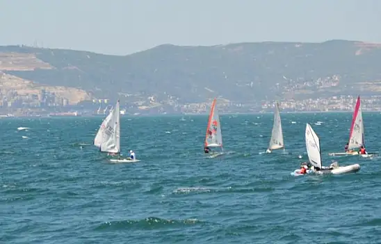 Karamürsel'de yelken yarışları muhteşem geçti