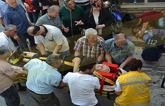 Karamürsel'de meydana gelen trafik kazasında 2 kişi yaralandı