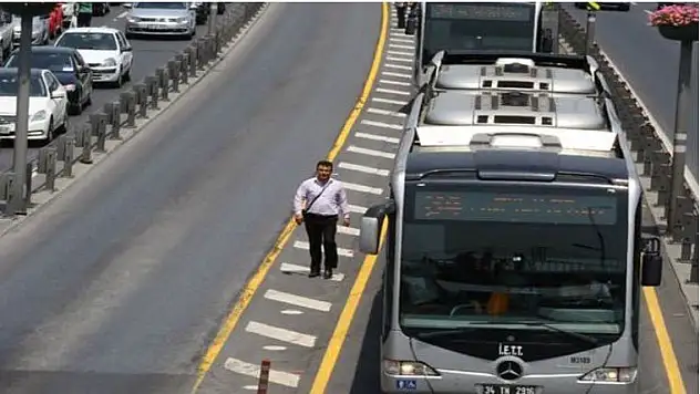 Metrobus Kullanıcıları Uçtu