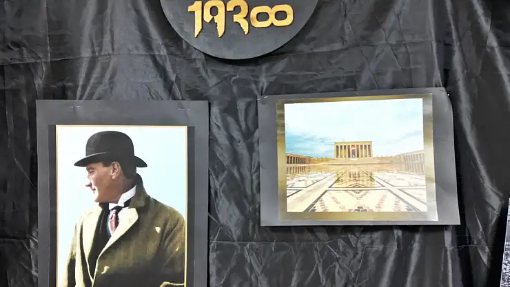 Atatürk'e Saygı Sergisi büyük ilgi gördü