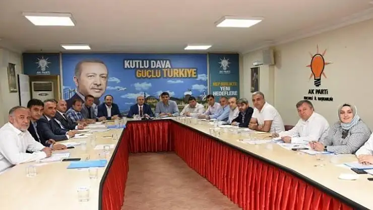 Karamürsel AK Parti yönetimi 20 ye çekildi