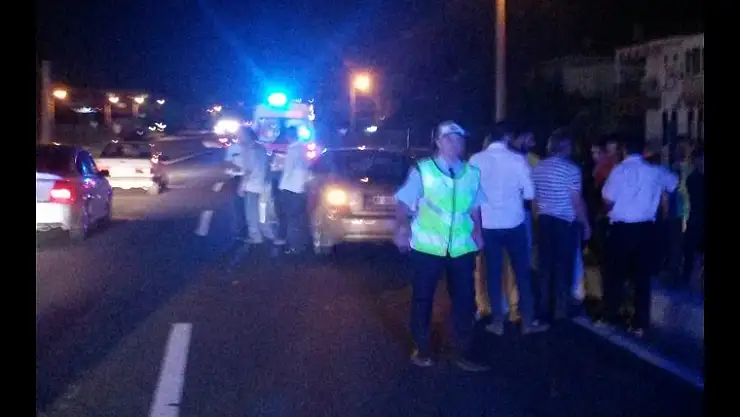 Pazarcı arabası taksiye çarptı 4 Yaralı
