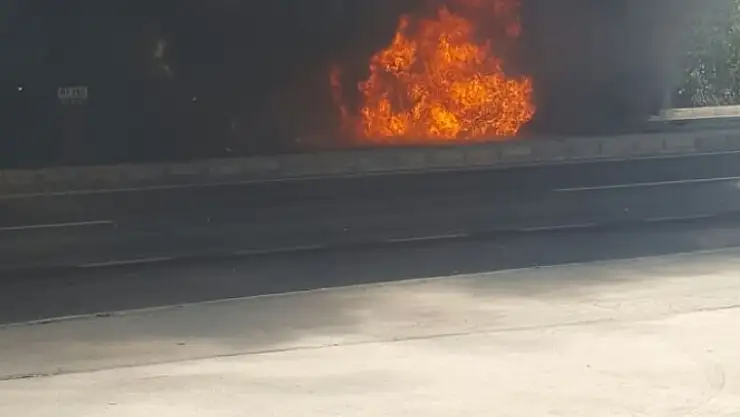 Karamursel'de Yakıt tankeri alev alev yaniyor