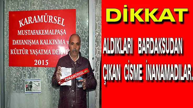 Aldıkları bardak suların içinde yüzen cisimler şaşkınlık yarattı !