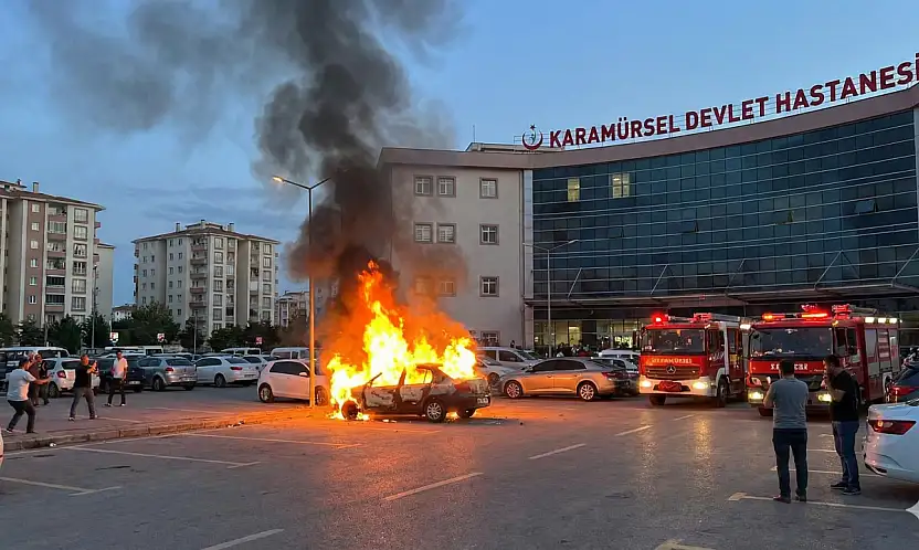 Devlet Hastanesi Otoparkında Yangın Paniği!